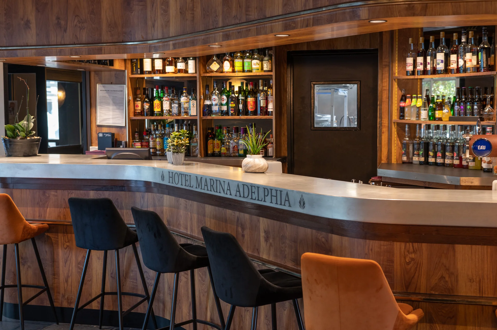 Bar Marina Adelphia